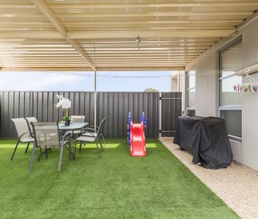 Unit 1/30 West Lakes Boulevard , Albert Park. - Photo 2