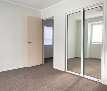 2 Bedroom in sunny Stokes Valley entrance - Photo 5