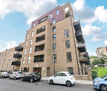 Flat to rent - 2 Moy Lane, London, SE18 - Photo 4