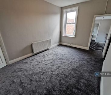3 bedroom flat to rent - Photo 4