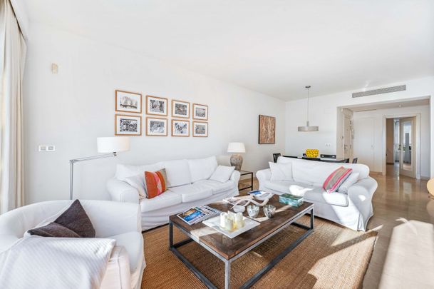 Middle Floor Apartment in Benahavís - Photo 1