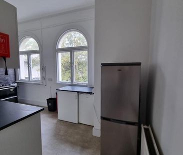 3 bedroom apartment to rent - Photo 5