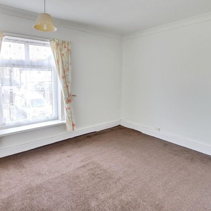 3 bedroom end of terrace house to rent - Photo 1