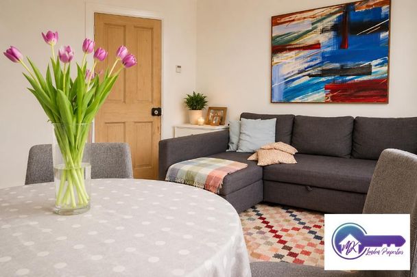 3 Bedroom Flat To Rent - Photo 1