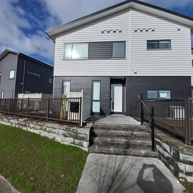 Charming 3BR Townhouse in Takanini! - Photo 1