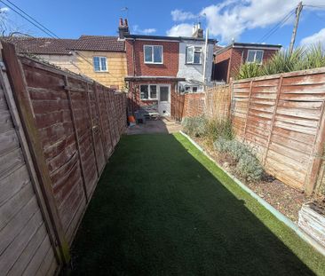 Russell Place, Fareham - Photo 2