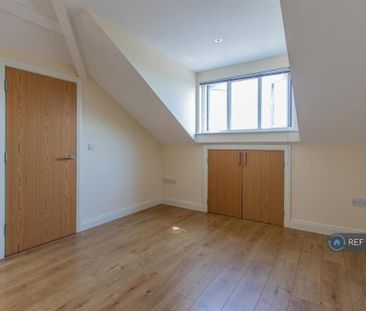 2 bedroom penthouse to rent - Photo 4