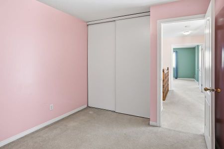 6075 Pineglade Crescent - Photo 5