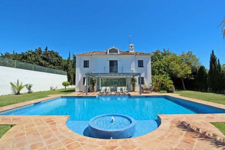 6 bedroom luxury Villa for rent in San Pedro de Alcántara, Spain - Photo 3