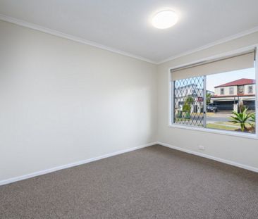 27 Vaggelas Crescent, Biggera Waters - Photo 6