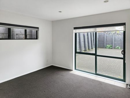 Manukau Heights - 4 brm, 2 bathroom - Photo 3