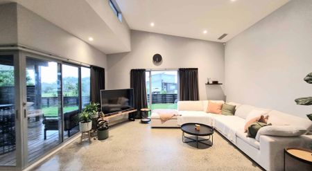 Spinnaker Bay Family Living - Photo 2