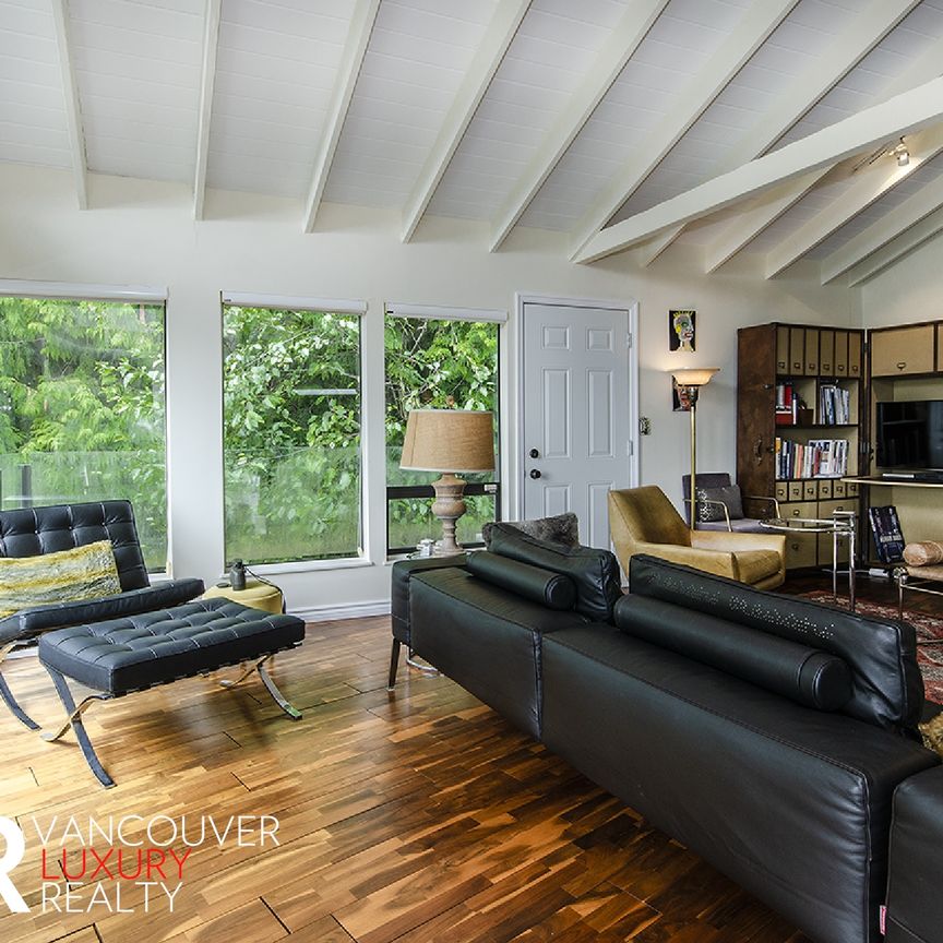 House in West Vancouver, BC - Photo 1