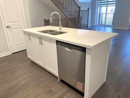 For Lease - 93 Anna Russell Way, Markham, Ontario - Photo 3