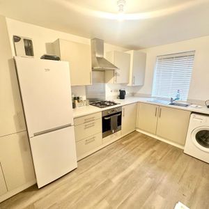 1 bedroom in a house share to rent - Photo 2