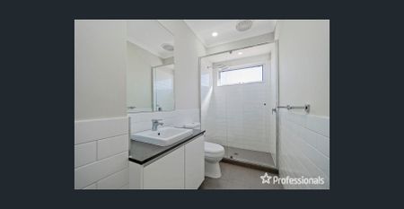 Stunning 3 Bedroom, 2 Bathroom Villa - Photo 5