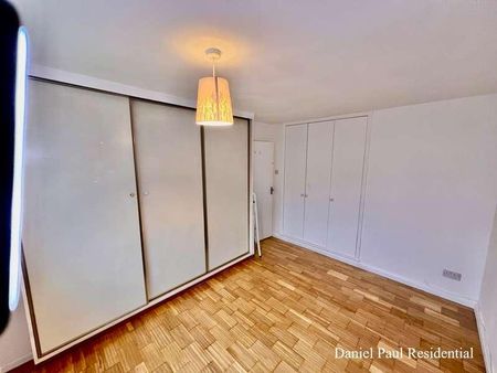 Chartres Court, UB6 - Photo 4