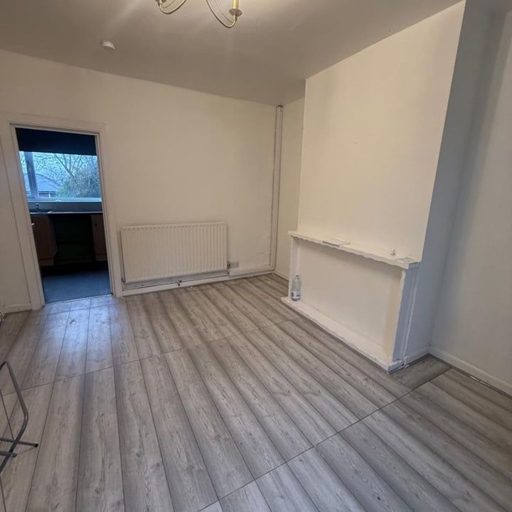 2 Bed Terraced House, Saunders Road, S2 - Photo 1