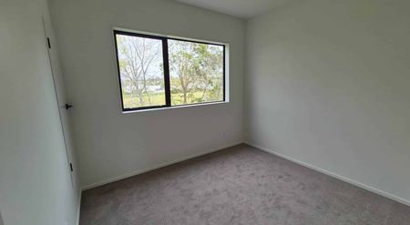 Stunning Build: 4-Bedroom Family Home in Sunny... - Photo 3