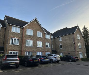 WONDERFUL TOP FLOOR 2 BEDROOM APARTMENT TO RENT IN ENFIELD - Photo 1