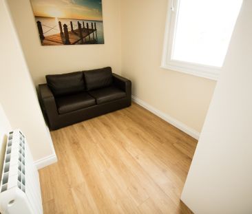 Good Sized 2 Bedroom Property to Let in Reading Town Centre - Photo 3
