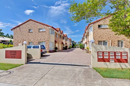 Air-Conditioned Townhouse in Central Location! - Photo 3