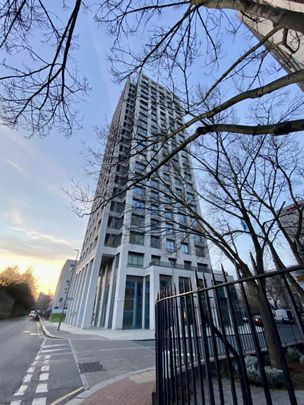 Grant Road, London - Photo 1