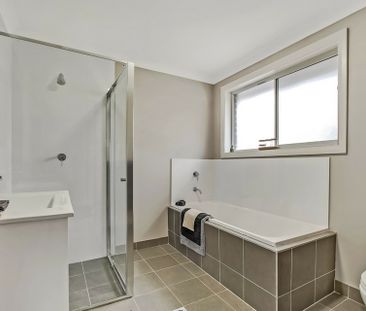 Beautiful 4 Bedroom Home - Great Location! - Photo 1