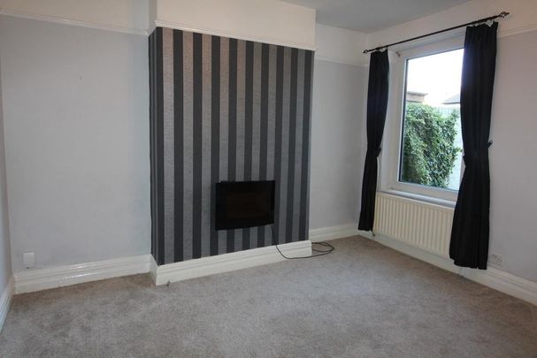 4 bedroom semi-detached house to rent - Photo 1