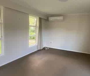 Three-Bedroom Home – Prime Chartwell Location - Photo 3