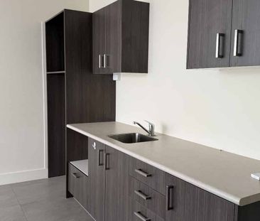 3-Bedroom Apartment in the Heart of Kumeu – Huapai, Auckland - Photo 5