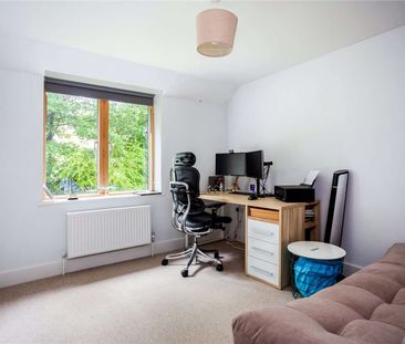 Delightful two bedroom house close to the River Itchen and water me... - Photo 2