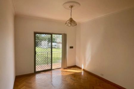 Grand 3 Bedroom + Study Home in Quiet Street - Photo 4