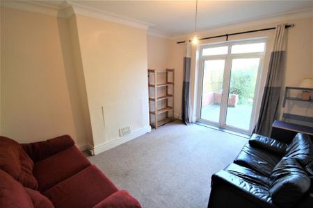 1 bedroom in a house share to rent - Photo 2