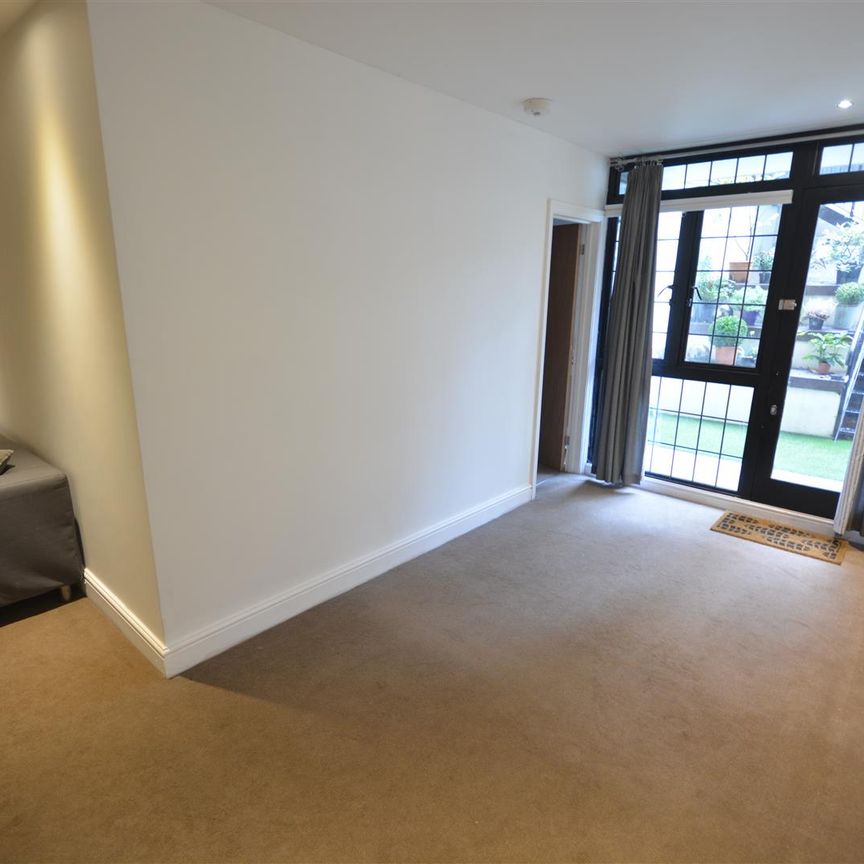 Reigate Road, Epsom, Surrey, KT17 3JZ - Photo 1