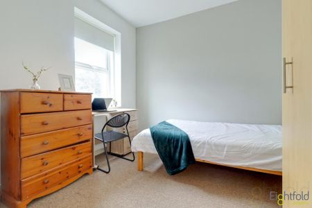 4 bedroom end of terrace house to rent - Photo 4