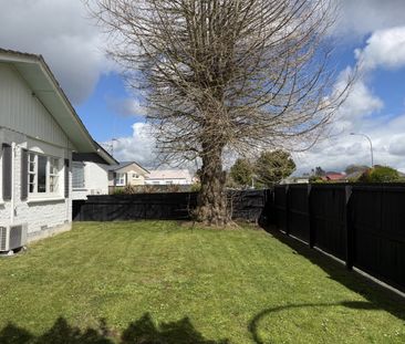 Comfortable Living In Convenient Chartwell - Photo 5