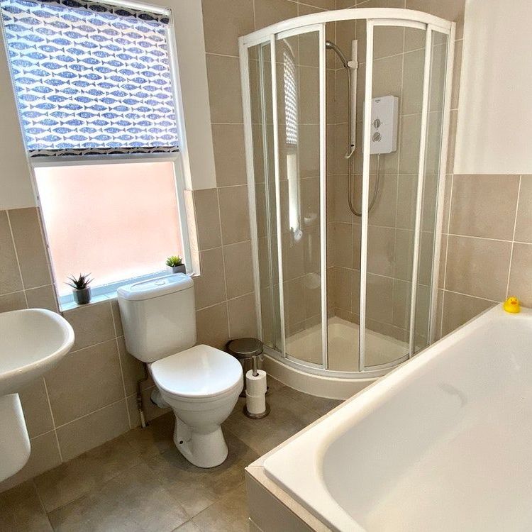 Room in a Shared House, Dulverton Road, LE3 - Photo 1