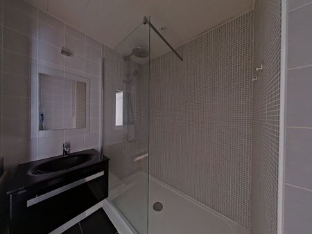 Location Appartement 1 pièce 31m² PARIS 13ème - Photo 2