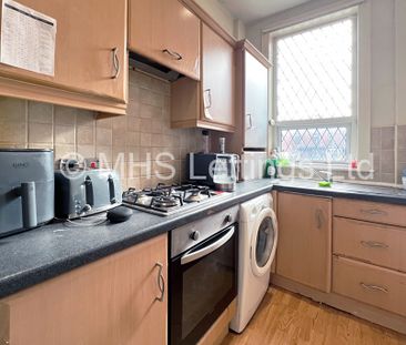 3 Bedroom Mid Terraced House for rent in Talbot Mount - Photo 5