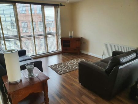 Flat to rent on - Photo 2