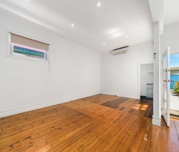 Stylish Two-Bedroom Gem in Prime Port Melbourne Location - Photo 3