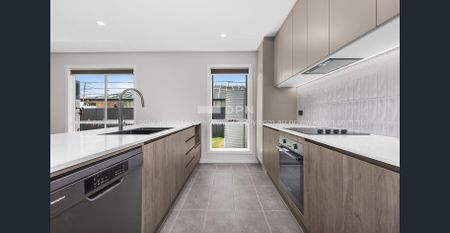 Brand New Three Bedroom Duplex! - Photo 4