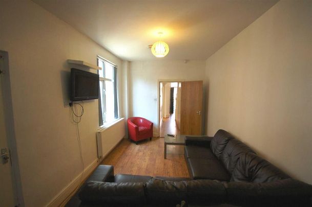 5 bedroom private hall to rent - Photo 1