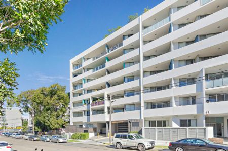 Light Filled Apartment - Photo 4