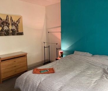 Room in a Shared House, Princes Street, BN2 - Photo 3