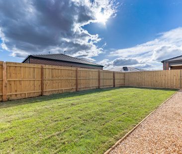 FULLY FURNISHED - $180 PW UTILITIES INCLUDED - Photo 6