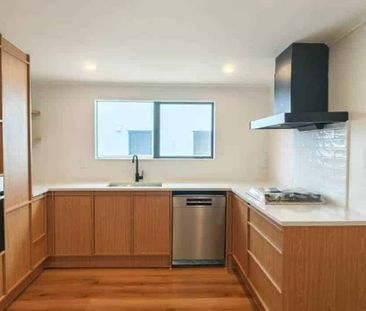 Newly Renovated 3-Bedroom Home in the Heart of Ōtāhuhu - Photo 2