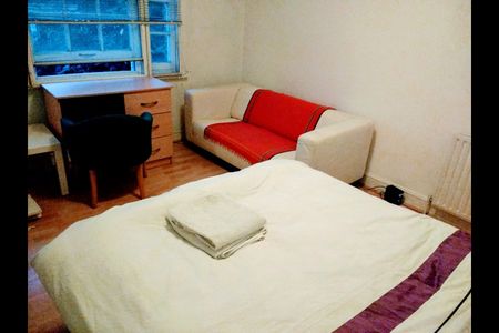 2 Bed Flat, Naval Row, E14 - Photo 3