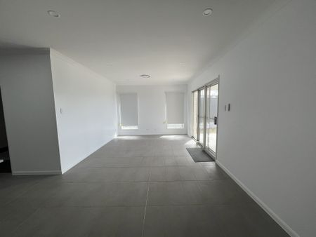 Modern Family Living - Photo 5